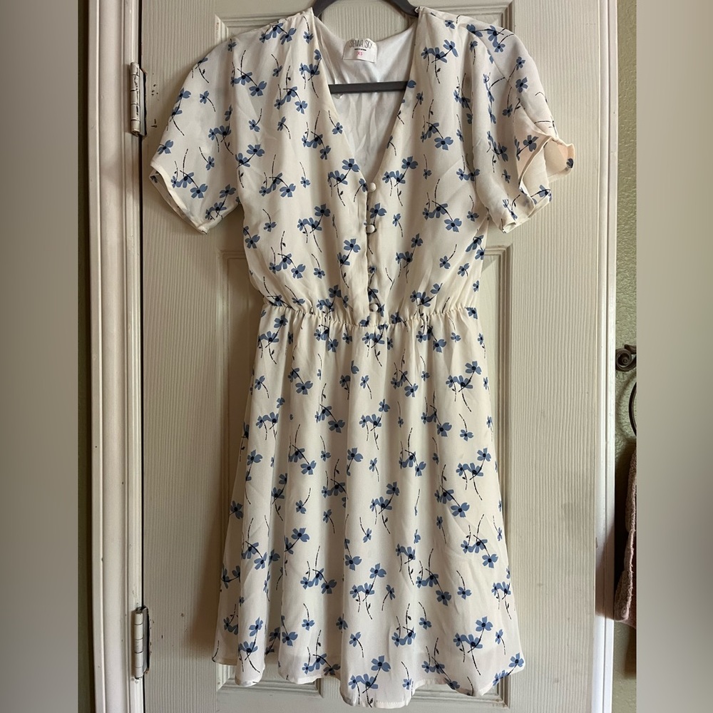 White Flowy dress w/ blue flowers